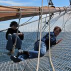 Entspannt im Kluevernetz die Aussicht genießen