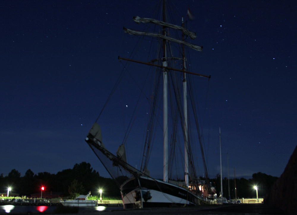 Segelschiff unter Sternenhimmel Daenemark